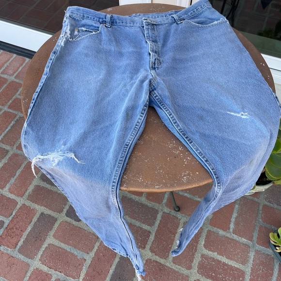 Men’s vintage distressed Wrangler blue denim light wash jeans jeans size 40x32 - Picture 1 of 5